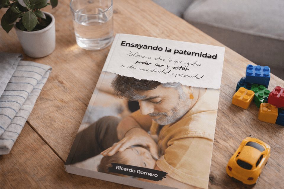 Libro sobre paternidad Ensayando la paternidad de Ricardo Romero sobre paternidad y masculinidad